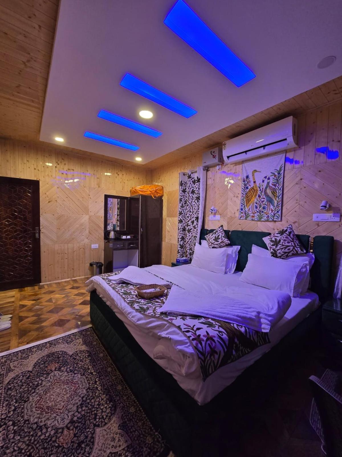 Cliff Cottage Pahalgam, Kashmir Batakut Экстерьер фото